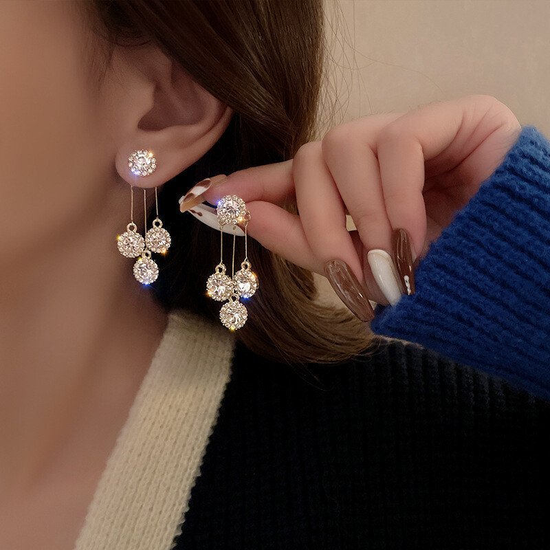 Zircon round petal earrings